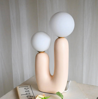Elegante moderne Tischlampe für gemütliche Ambientebeleuchtung