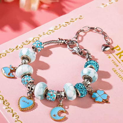 CharmCrafters – Kreativität und Selbstvertrauen mit personalisierten Armbändern steigern