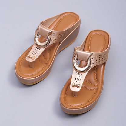 Soléra™ – Fashionable wedge sandals
