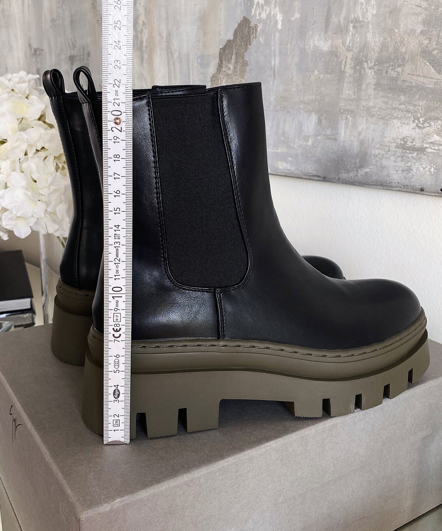 Quinett™ | Nora Short Khaki Boots
