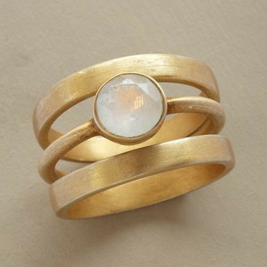 Vintage Gold™ | Elegant inlaid moonstone ring 