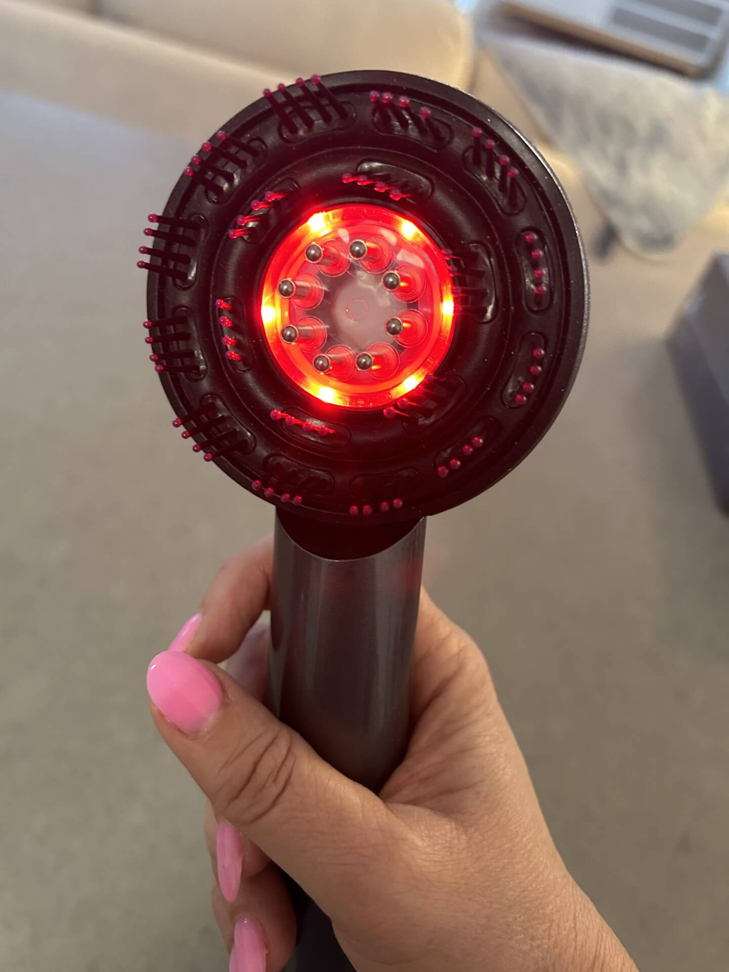RedWave™ – Massaging Scalp Brush 