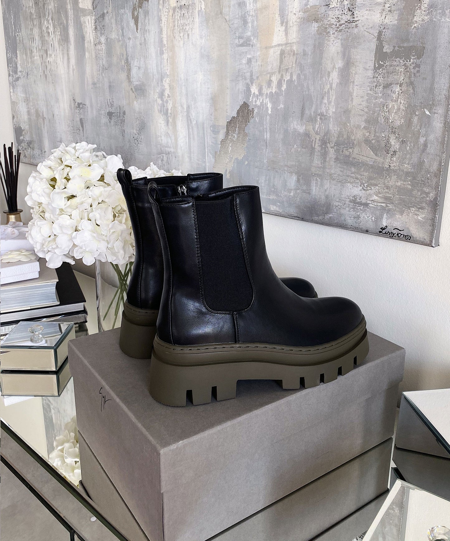 Quinett™ | Nora Short Khaki Boots
