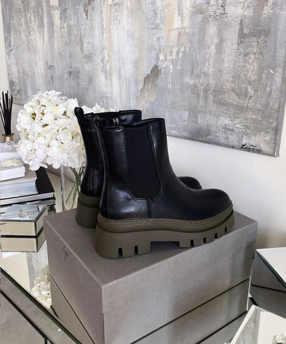 Quinett™ | Nora Short Khaki Boots